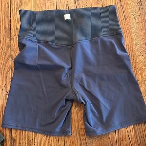 gray vuori shorts